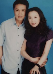 ​吴刚老婆岳秀清个人资料（娶了同学岳秀清）