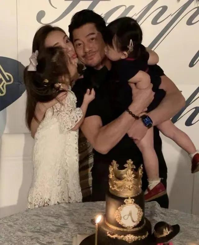 曾有四段短暂的婚姻史（7对老夫少妻有人一见钟情）(41)