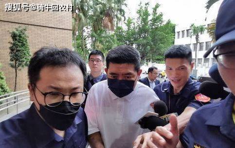 NONO被曝性侵后首露面 全程低头不语，遭人围堵有人高声怒骂“人渣“