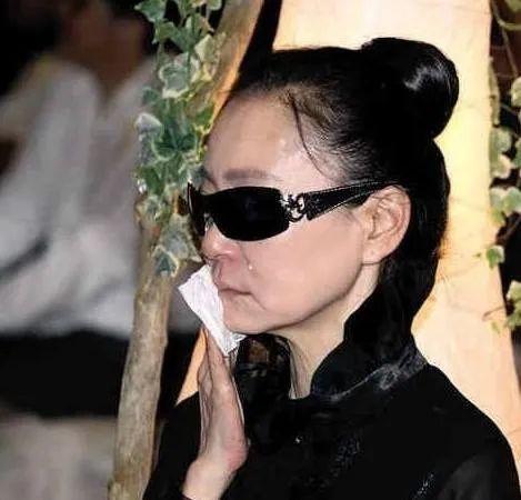 男子抛妻弃子20年逼儿子捐骨髓（为渣男切子宫丈夫坠楼身亡）(27)