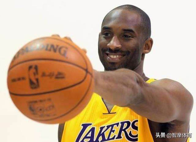 nba球员球鞋aj1（历史上最经典的六双NBA球星战靴）(8)