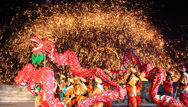 春节舞狮舞龙祝福语,春节到了围绕着舞龙舞狮写02个字图2