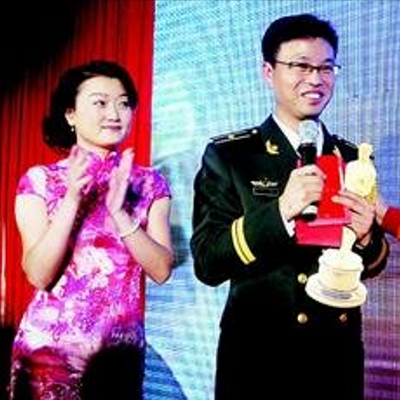 王迅个人资料： 放任小三辱原配，成名后抛弃糟糠之妻，“渣男”王迅是如何炼成的