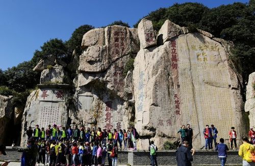 泰山位于哪里海拔多少米山上的景色是什么样子