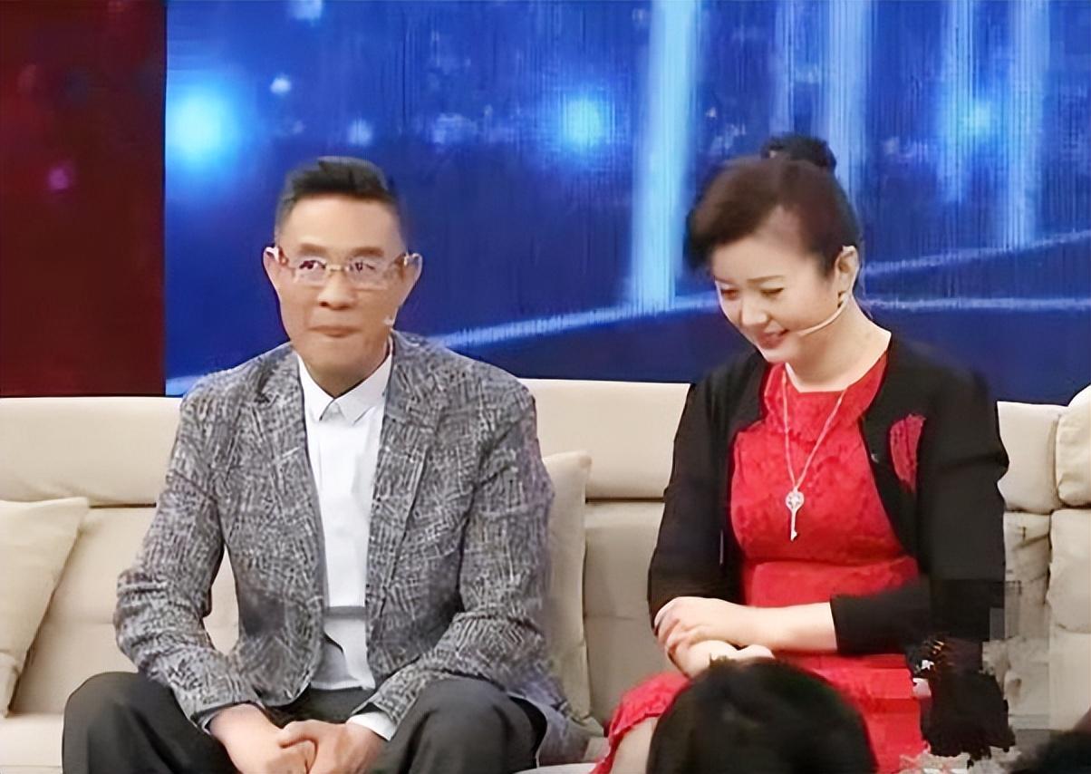 杜淳张嘉倪分手 ：他娶平凡妻子做爸爸，她被网曝离婚