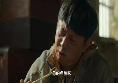 《狂飙》背后，贾冰为什么要砸两酒瓶子？高启强想卖河粉导演不让