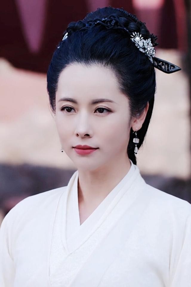 杨明娜个人资料简介（妖系美人杨明娜陷出轨疑云）