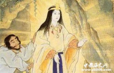 ​天照大神：日本神话中的太阳女神被奉为日本天皇的祖先