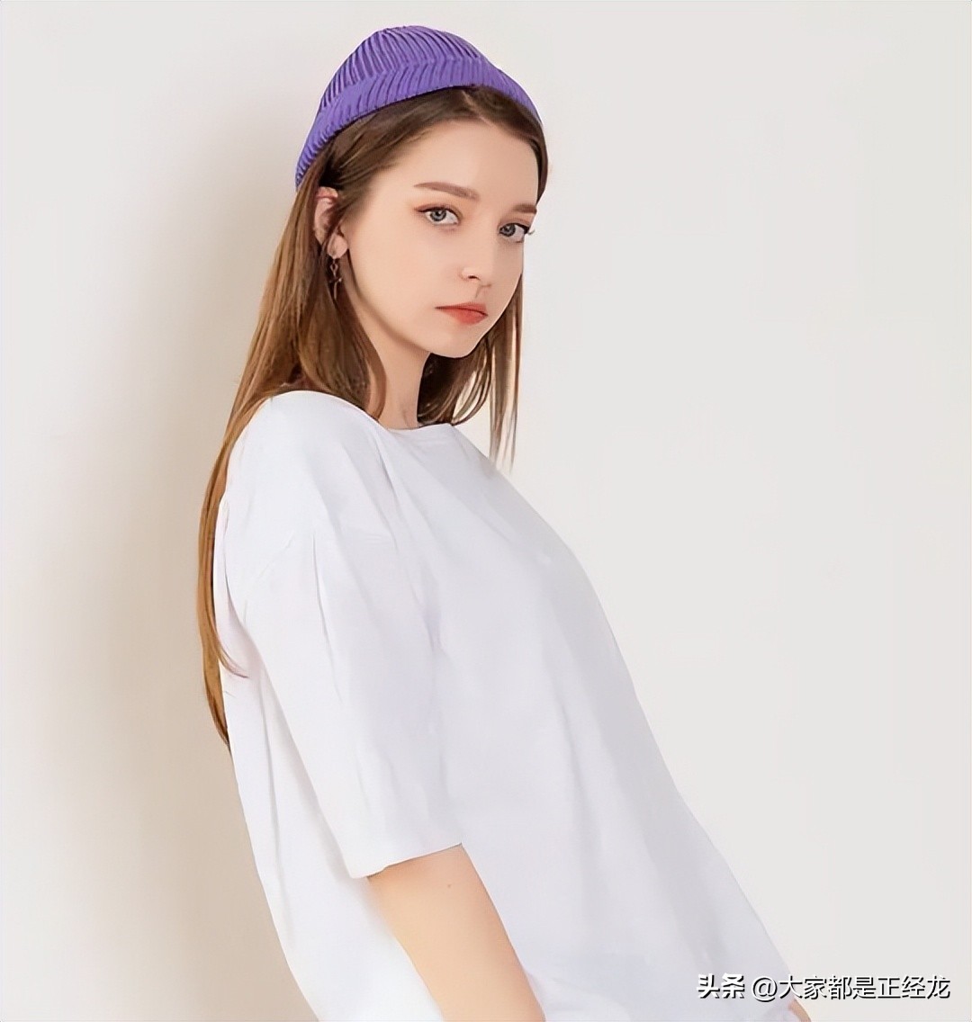 【ins推荐】爆红全网的天使级战斗民族自然美女Angelina Danilova