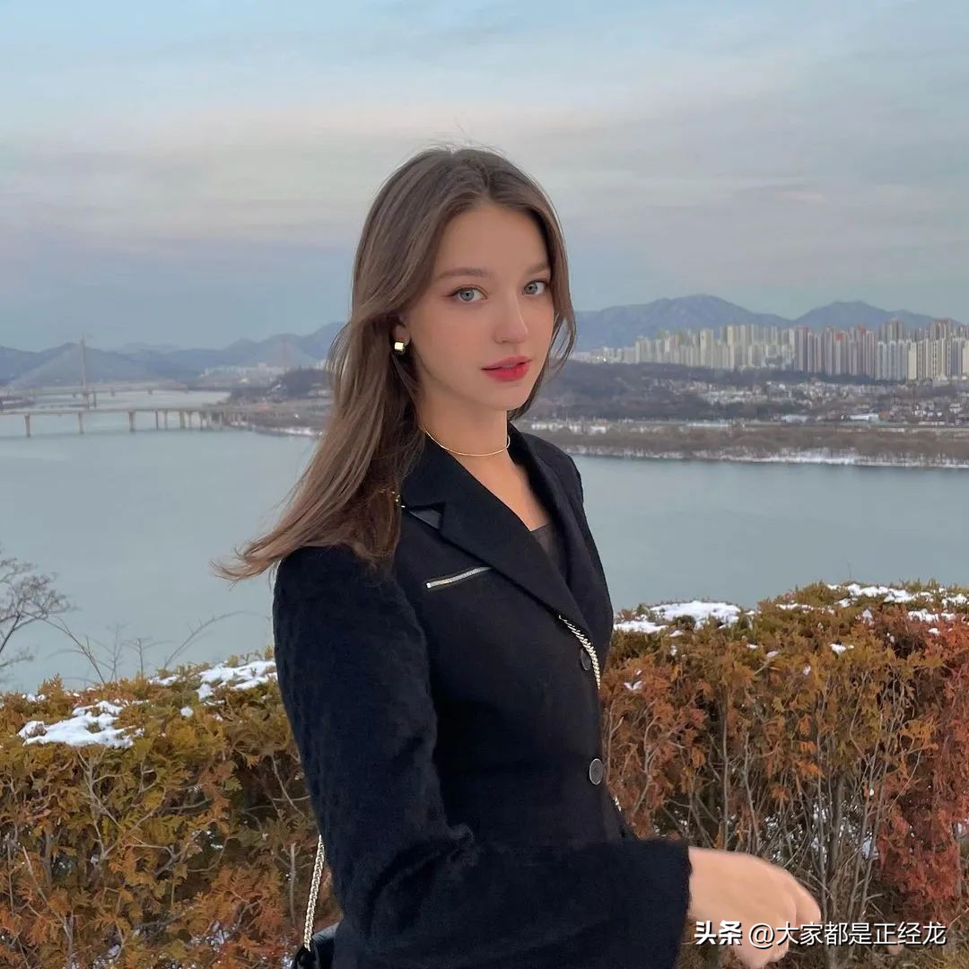 【ins推荐】爆红全网的天使级战斗民族自然美女Angelina Danilova