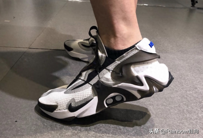 ​Nike Adapt Huarache操作方法介绍 可用Siri自动系鞋带