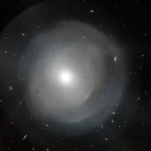 ​哈勃太空望远镜拍摄的巨大椭圆星系NGC 474