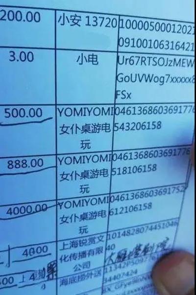 左手女仆，右手aj：高中生小王氪金30万，桌游店水这么深7