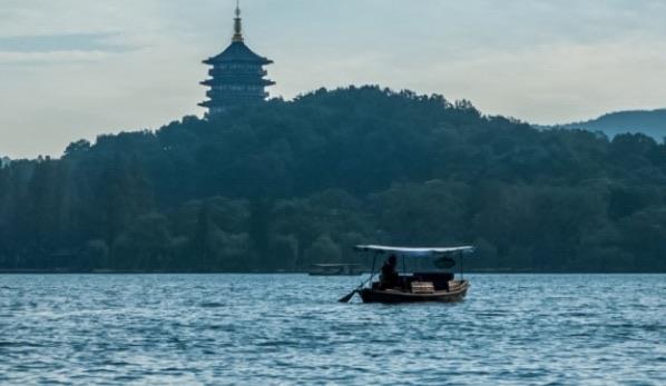 旅游杭州十大旅游景点排行（西湖是最著名景点之一）  1