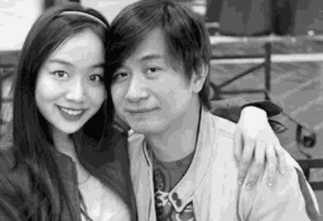 他是出色的音乐人，娶小24岁初恋妻子，如今结婚7年很幸福