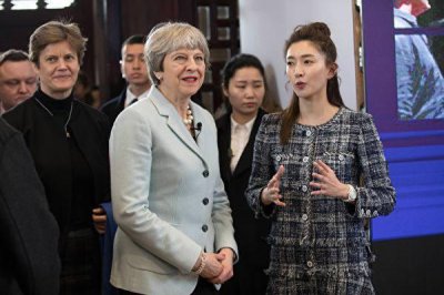 ​江疏影为英首相担任翻译 网友赞英语太厉害