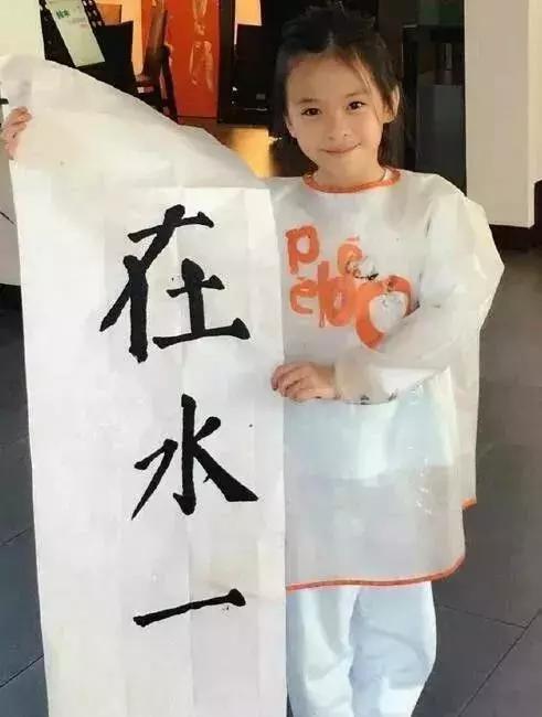 刘涛女儿近照曝光！眉眼与气质都和刘涛如出一辙，太漂亮了！