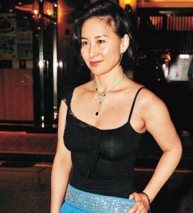 ​赌王女儿曾是香港女首富，与陈百强有缘无分，美过前夫现任李嘉欣